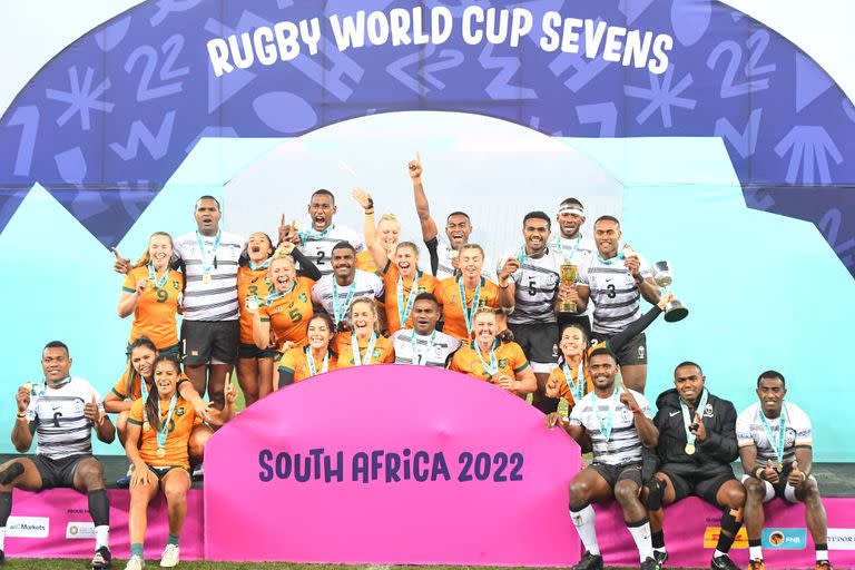 Las selecciones de Australia y Fiji, campeones del Mundial de Rugby Seven femenino y masculino, respectivamente