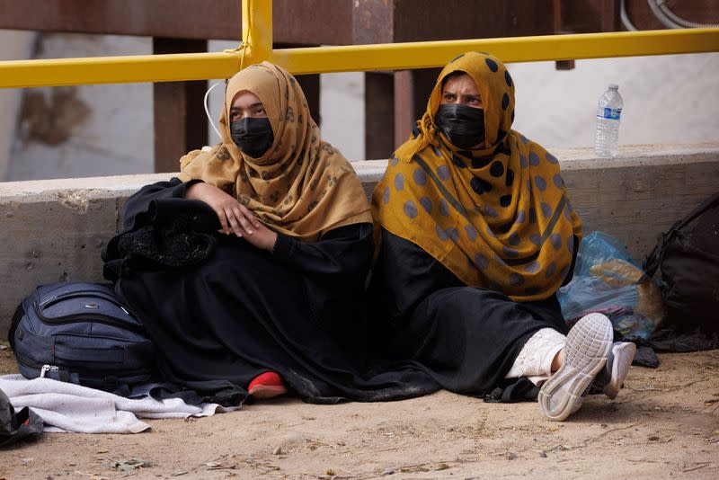 Migrants gather along the U.S. Mexico border near San Diego before the lifting of Title 42