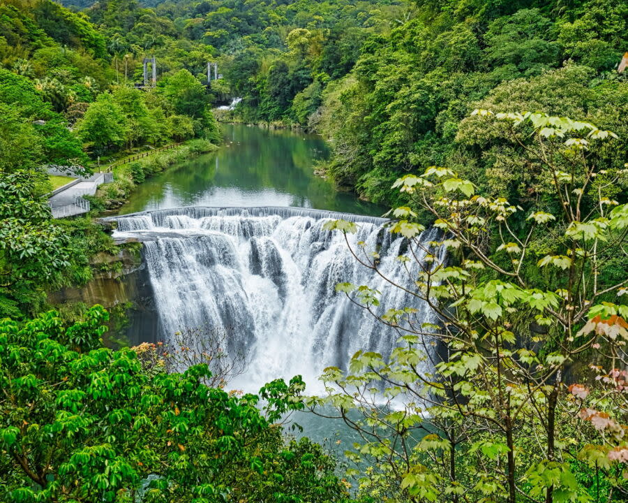 圖／十分瀑布園區自6月1日起至9月30日延長開園時間1小時。（新北市政府觀光旅遊局提供）