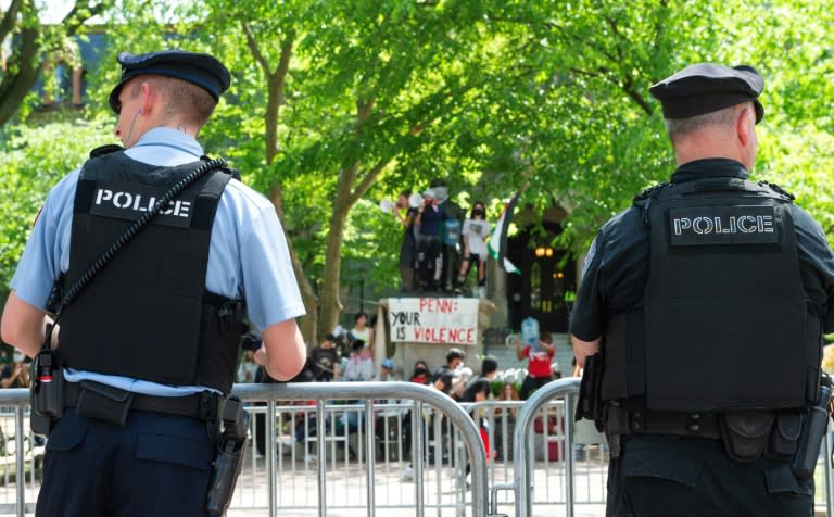 La policía de Portland (Oregón, EEUU) observa a unos estudiantes propalestinos que se manifiestan en la Universidad Estatal el 2 de mayo de 2024 (Matthew Hatcher)