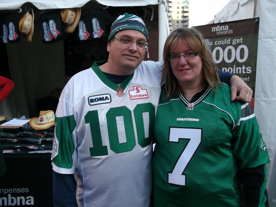 Friends and Saskatchewan Roughriders fans Trevor Stoddard (left) and Stacey Burden (right). (Yahoo! Canada Sports/Dustin Pollack)