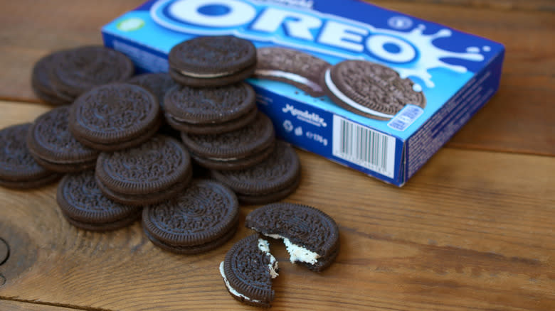 Pile of Oreos outside the box