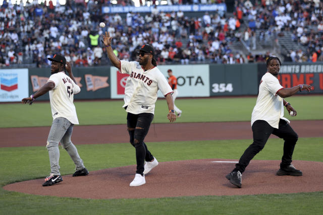 Ruf hits 2 HRs, Junis wins 3rd straight as Giants beat LA