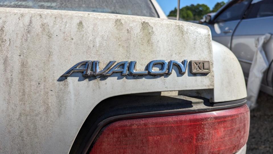 1996 toyota avalon with 949k miles in south carolina wrecking yard