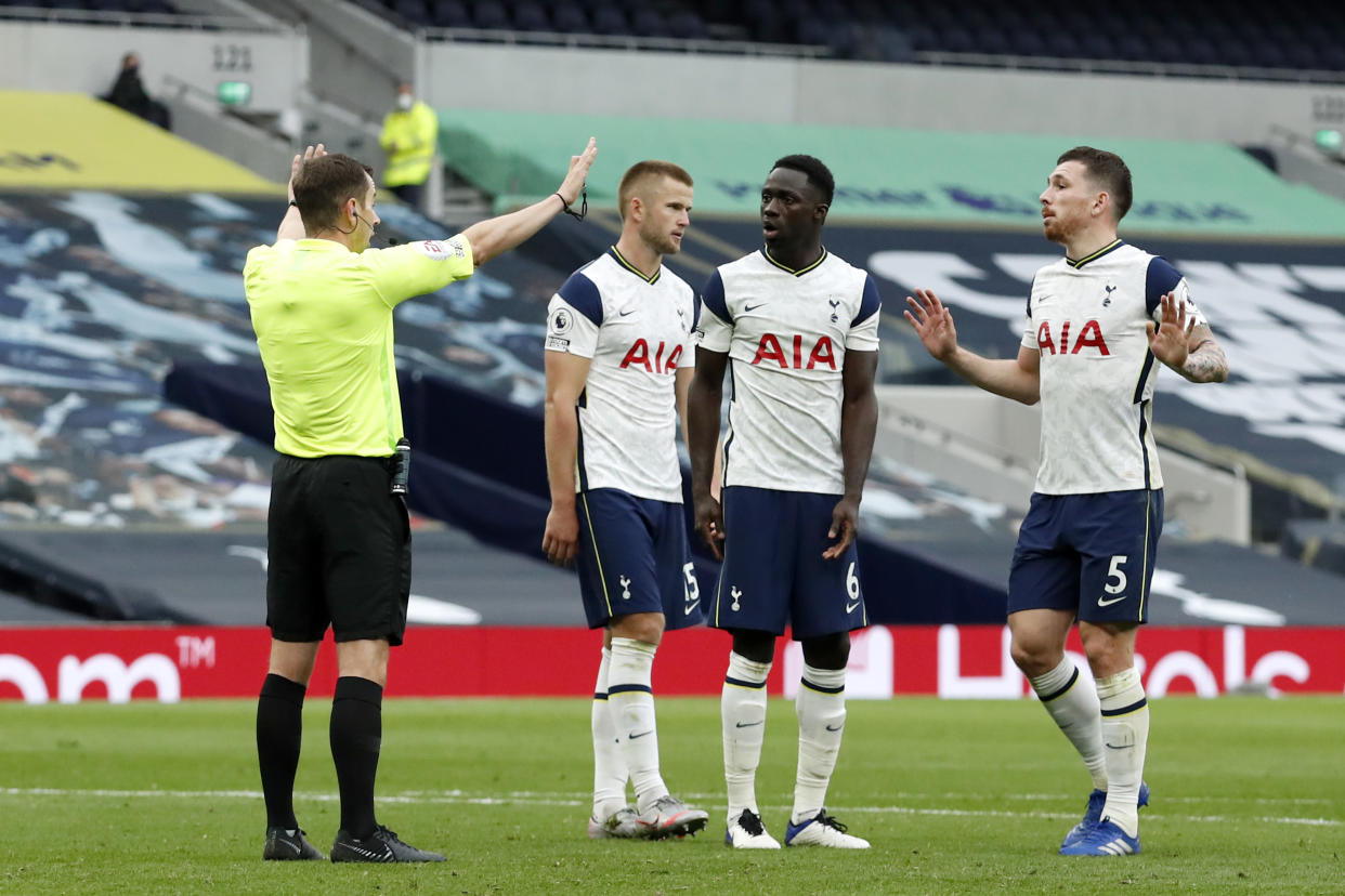 LONDON, ENGLAND - SEPTEMBER 27: Matt Doherty of Tottenham Hotspur confronts referee Peter Bankes during the Premier League match between Tottenham Hotspur and Newcastle United at Tottenham Hotspur Stadium on September 27, 2020 in London, England. Sporting stadiums around the UK remain under strict restrictions due to the Coronavirus Pandemic as Government social distancing laws prohibit fans inside venues resulting in games being played behind closed doors. (Photo by Andrew Boyers - Pool/Getty Images)