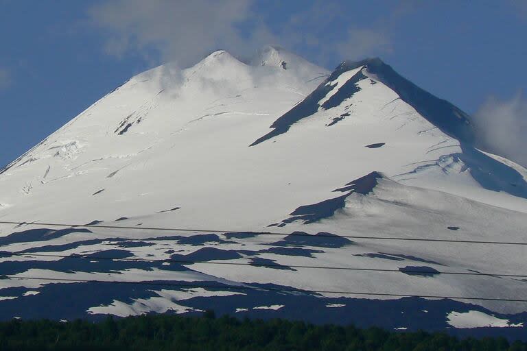 Un argentino murió tras caer unos 200 metros del volcán Llaima en Chile