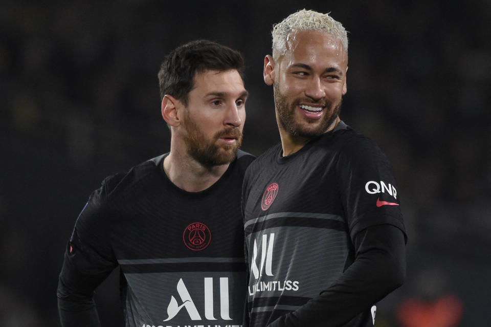 Lionel Messi y Neymar comparten club en el Paris Saint Germain desde el 2021 (Foto: SEBASTIEN SALOM-GOMIS/ Getty Images)