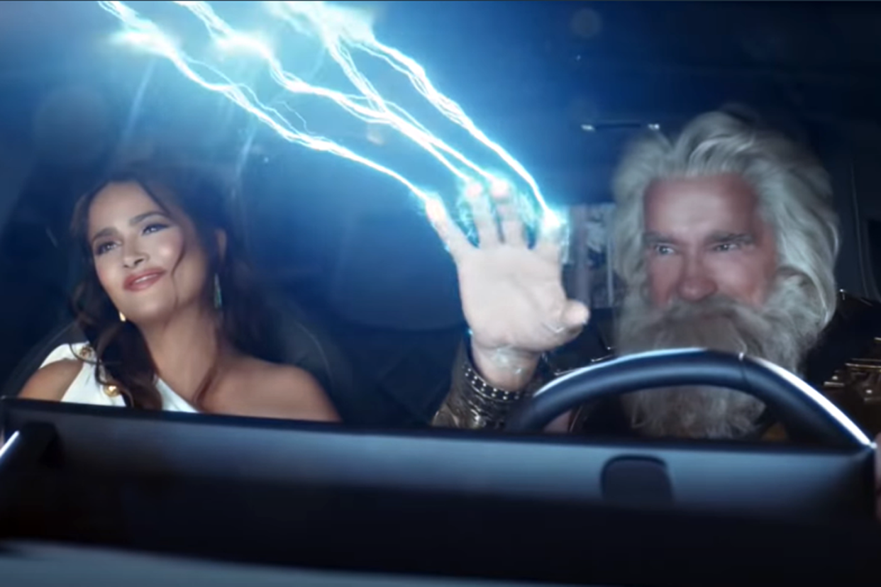 Arnold Schwarzenegger y Salma Hayek comercial 'Zeus & Hera' / Cortesía