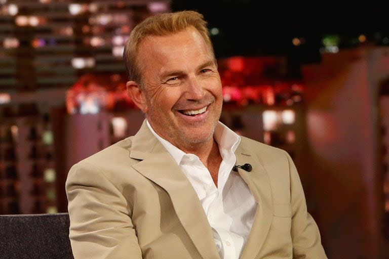 Una persona se hizo pasar por Kevin Costner para estafar a una mujer de Sussex