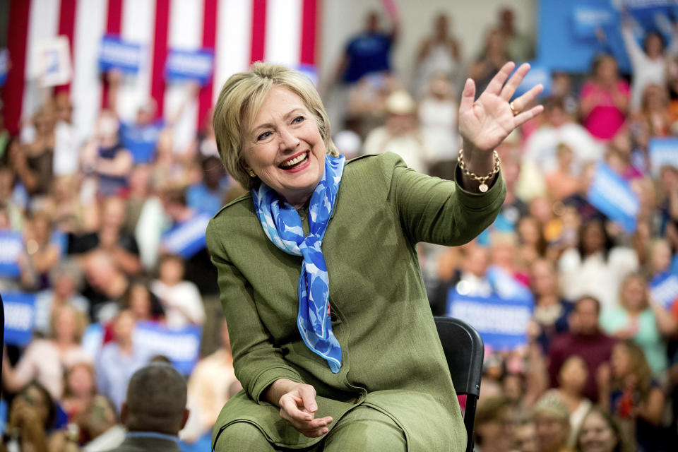 Clinton waves to members