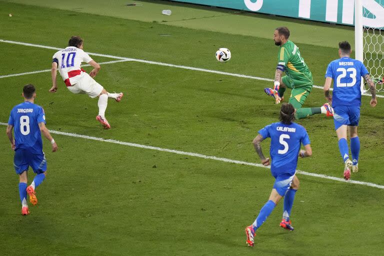 Luka Modric venía de fallar un penal, pero en la jugada siguiente pudo poner el 1 a 0 para Croacia