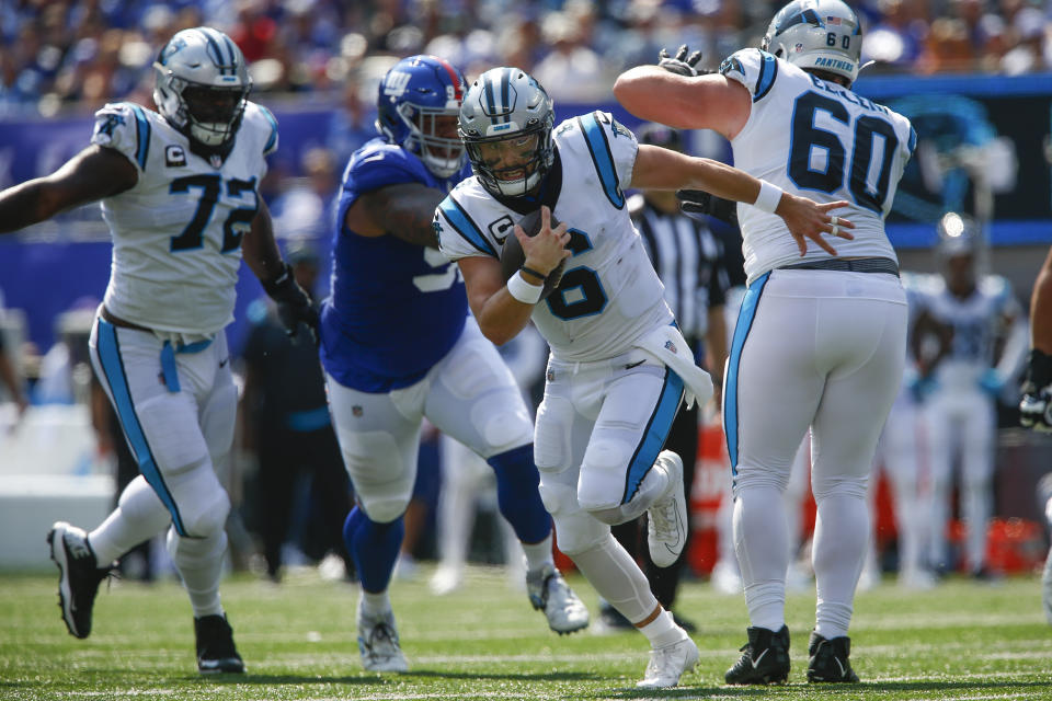 Carolina Panthers quarterback Baker Mayfield (6), center, runs with the ball during the first half an NFL football game against the New York Giants, Sunday, Sept. 18, 2022, in East Rutherford, N.J. (AP Photo/John Munson)