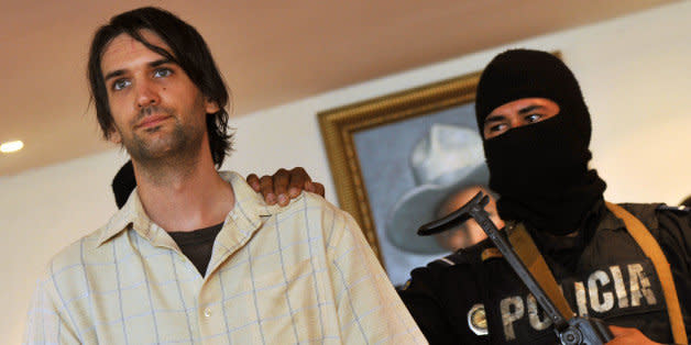 US citizen Eric Justin Toth (L), 31, is presented to the press by the police of Nicaragua, following his capture in the city of Esteli, at the headquarters of the National Police in Managua on April 22, 2013. Toth, accused for alleged possession and production of child pornography, is one of the FBI's ten most-wanted fugitives.  AFP PHOTO/Hector RETAMAL        (Photo credit should read HECTOR RETAMAL/AFP/Getty Images) (Photo: )