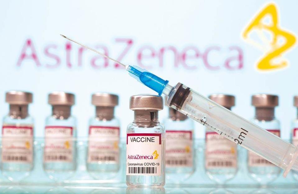 AZ疫苗(見圖)，你會去打AZ疫苗嗎？最新民調網跌破眼鏡。（路透）