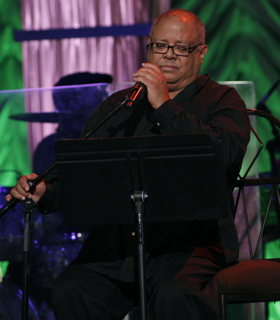 El cantante cubano Pablo Milanés durante un concierto el 27 de agosto de 2011 en Miami. Milanés falleció en Madrid el 22 de noviembre de 2022 informó su oficina. Tenía 79 años. (Foto AP/Jeffrey M. Boan, archivo)