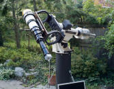 Friedman uses a telescope he calls "Little Big Man." The stargazer sets up the telescope for high-magnification shooting. A camera replaces the eyepiece of the telescope. Bing Quock, assistant director of the Morrison Planetarium at the California Academy of Sciences, is a fan. In an email to Yahoo News, Quock called his work “superb,” adding, “His photos are creative, artistic, and absolutely gorgeous…it’s amazing how much detail is contained in each one.” (©Alan Friedman/<a href="http://www.avertedimagination.com/" rel="nofollow noopener" target="_blank" data-ylk="slk:avertedimagination.com;elm:context_link;itc:0;sec:content-canvas" class="link ">avertedimagination.com</a>)