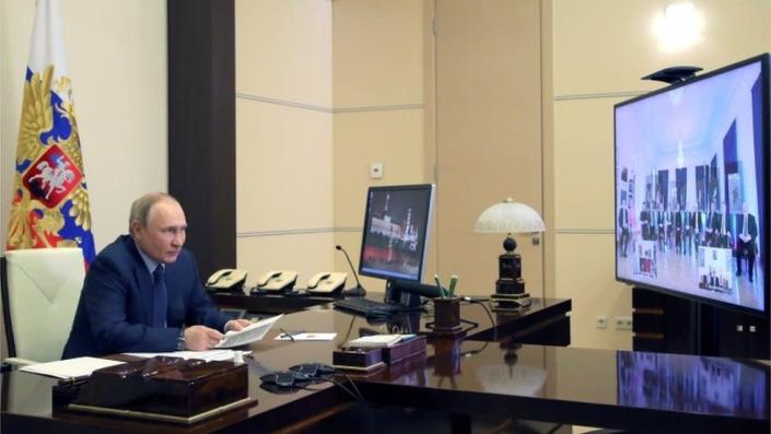Vladimir Putin en una reuni&#xf3;n virtual con su gabinete