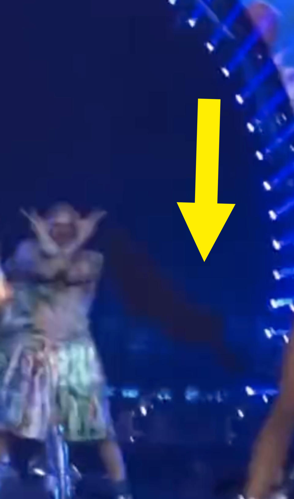 Arrow pointing to item thrown onstage