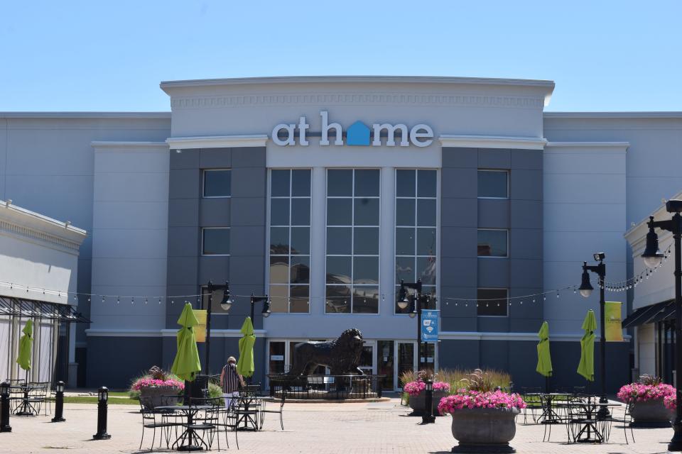 At Home is located at The Shoppes at Grand Prairie in Peoria, Illinois. The new store opened on June 29, 2022.