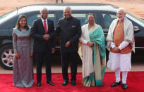 Maldives President Ibrahim Mohamed Solih (2nd L) shakes hands with his Indian counterpart Ramnath Kovind (C) as Solih’s wife Fazna Ahmed (L), Kovind’s wife Savita Kovind, and India's Prime Minister Narendra Modi look on during Solih’s ceremonial reception in New Delhi, December 17, 2018. REUTERS/Adnan Abidi