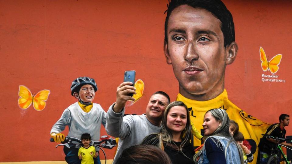 Un mural sobre Egan Bernal y Julián Gómez