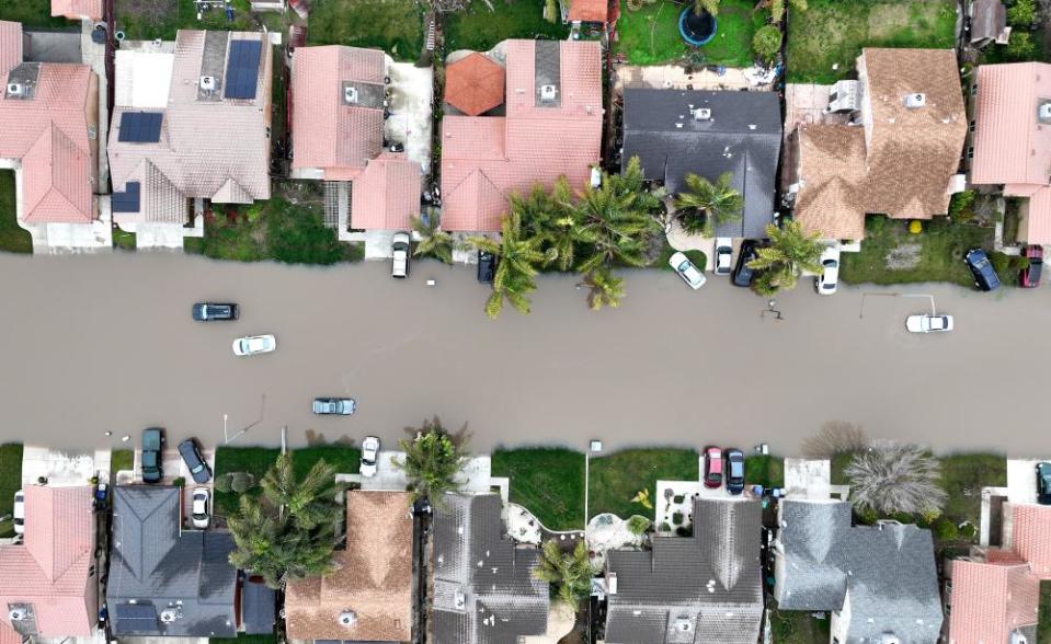 Una calle inundada en Planada, California.