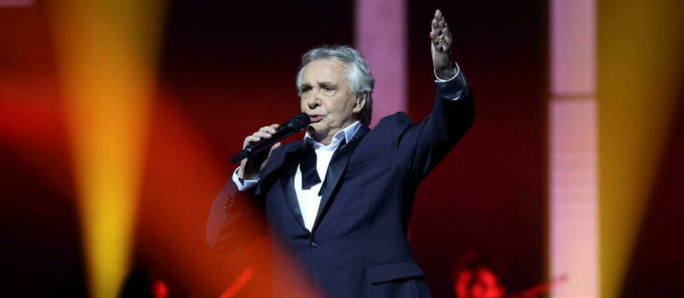 Outre les chansons de Michel Sardou diffusées à fond, la sexagénaire est même allée jusqu'à couper l'électricité et l'eau, car les compteurs sont situés de son côté de la maison.
