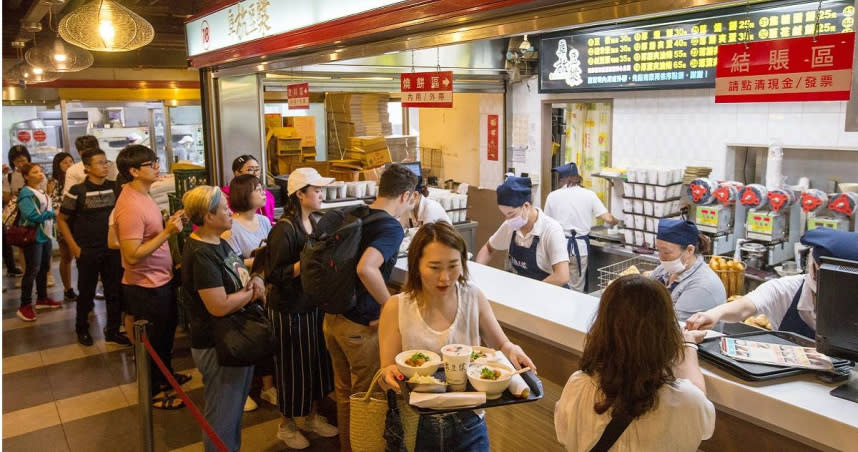 台灣常見早餐如燒餅油條、飯糰、蛋餅，都是熱量極高的「碳水炸彈」，專家建議時間允許的話，最好在家自行準備較好，5分鐘就能吃得健康。（圖／CTWANT資料照）