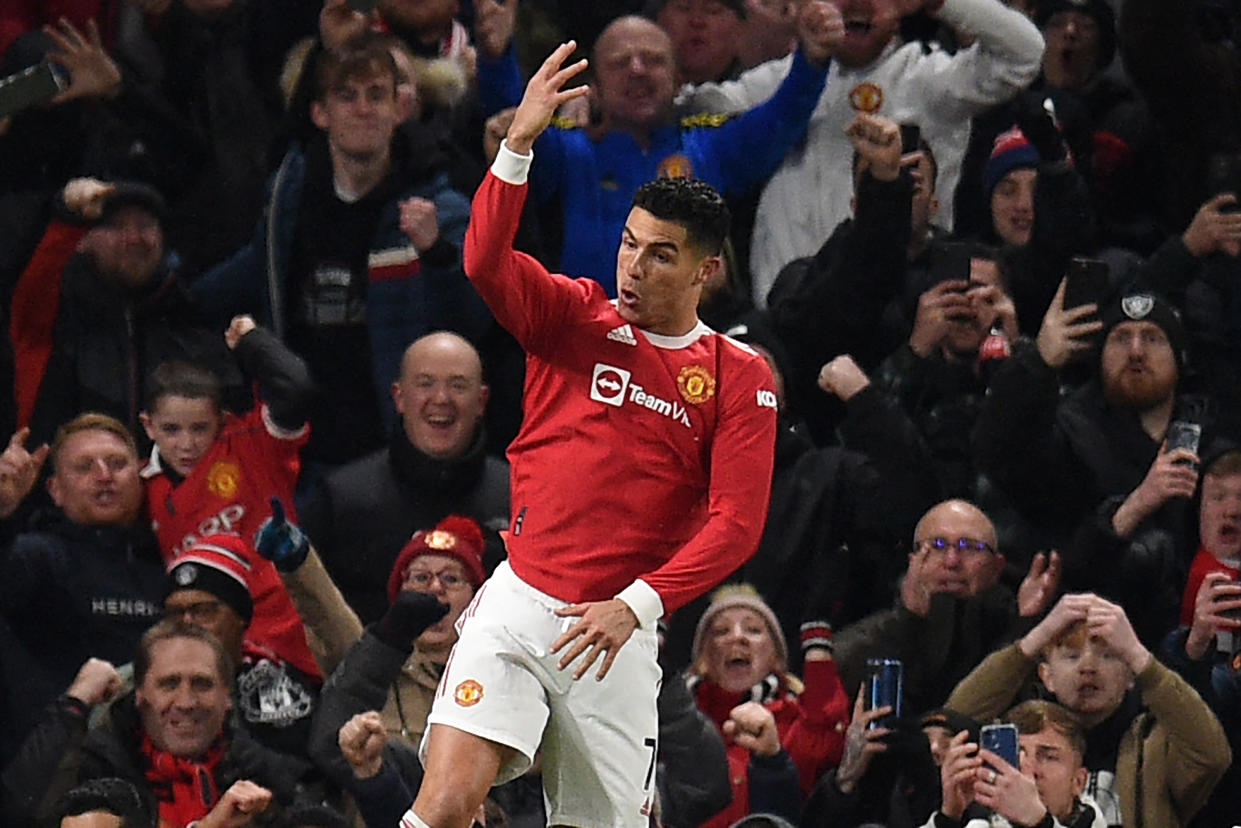 Cristiano Ronaldo haciendo su icónica celebración tras marcar un gol con el Manchester Unitedo. (Foto: Oli Scarff / AFP / Getty Images).