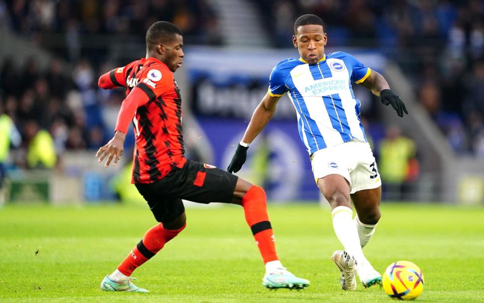 Brighton and Hove Albion's Pervis Estupinan (right) and Bournemouth's Dango Ouattara battle for the ball - Zac Goodwin/PA