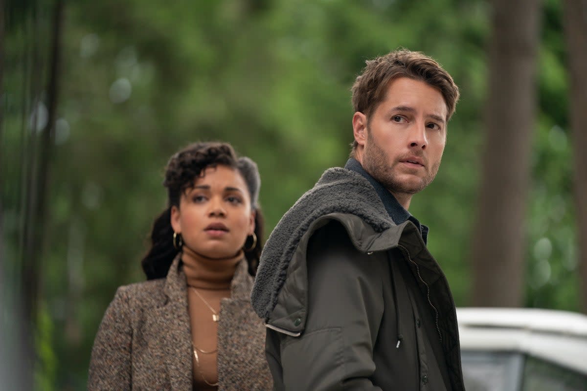 Barrett Doss and Justin Hartley in ‘The Noel Diary’ (KC Bailey/Netflix)