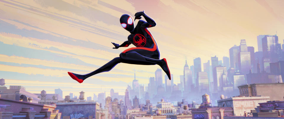 En esta imagen proporcionada por Sony Pictures Animation Miles Morales como Spider-Man, con la voz de Shameik Moore, en una escena de la película de Columbia Pictures y Sony Pictures Animation "Spider-Man: Across the Spider-Verse". (Sony Pictures Animation vía AP)