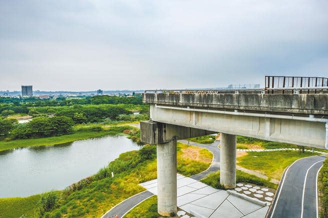 新竹市台68線武陵高架橋端「斷頭路」，新竹縣政府規畫為台1線替代道路工程優先推動路段。（羅浚濱攝）