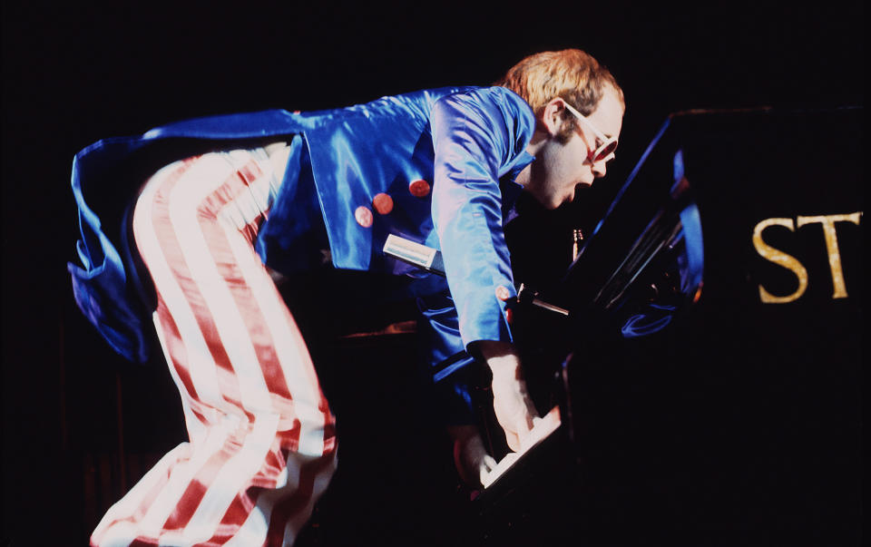 LONDON - 1976:  Elton John performs in concert circa 1976 in London, England. (Photo by Anwar Hussein/Getty Images)