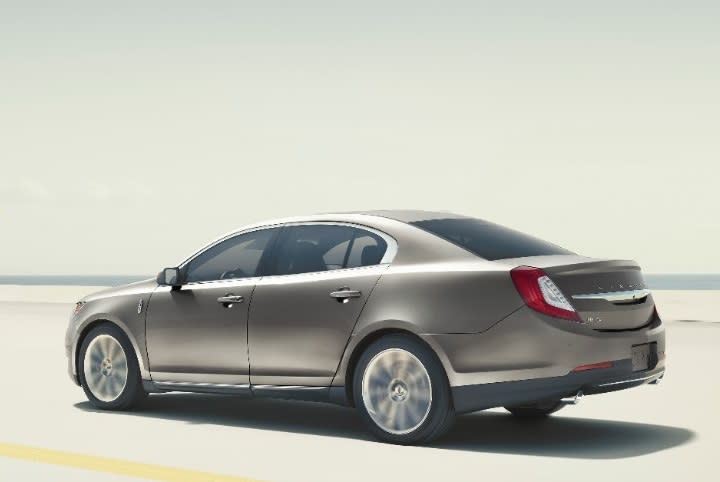 2016 Lincoln MKS photo