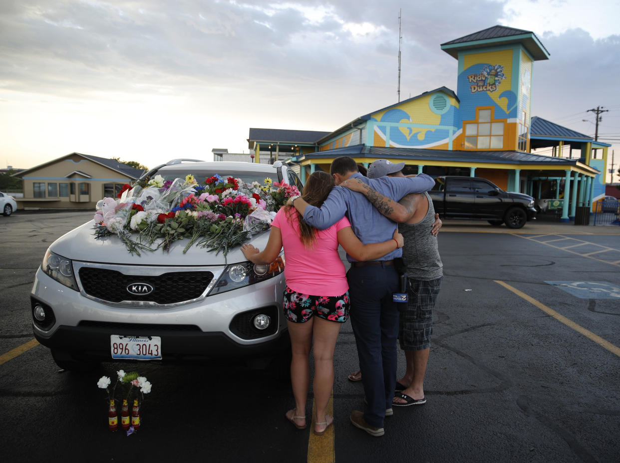 A community is grieving after the deaths of 17 people in the boat accident in Missouri — including nine members of one family. (Photo: AP)