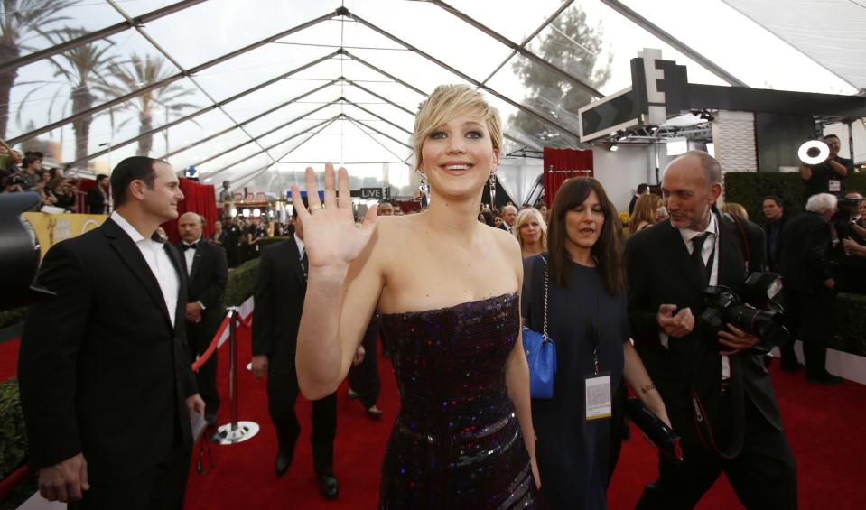 Actress Jennifer Lawrence, from the film "American Hustle," waves as she arrives at the 20th annual Screen Actors Guild Awards in Los Angeles, California January 18, 2014. REUTERS/Mario Anzuoni (UNITED STATES - Tags: ENTERTAINMENT) (SAGAWARDS-ARRIVALS)
