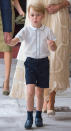 <p>Generalmente, los niños de la familia real usan pantalones cortos hasta que tienen 8 años, una especie de rito de paso hacia la adolescencia que data del siglo XVI. Es por ello que normalmente el príncipe George lleva siempre sus piernas al aire. (Foto: Gtres). </p>