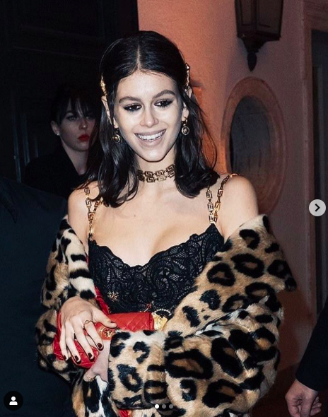 Kaia Gerber et son manteau imprimé léopard