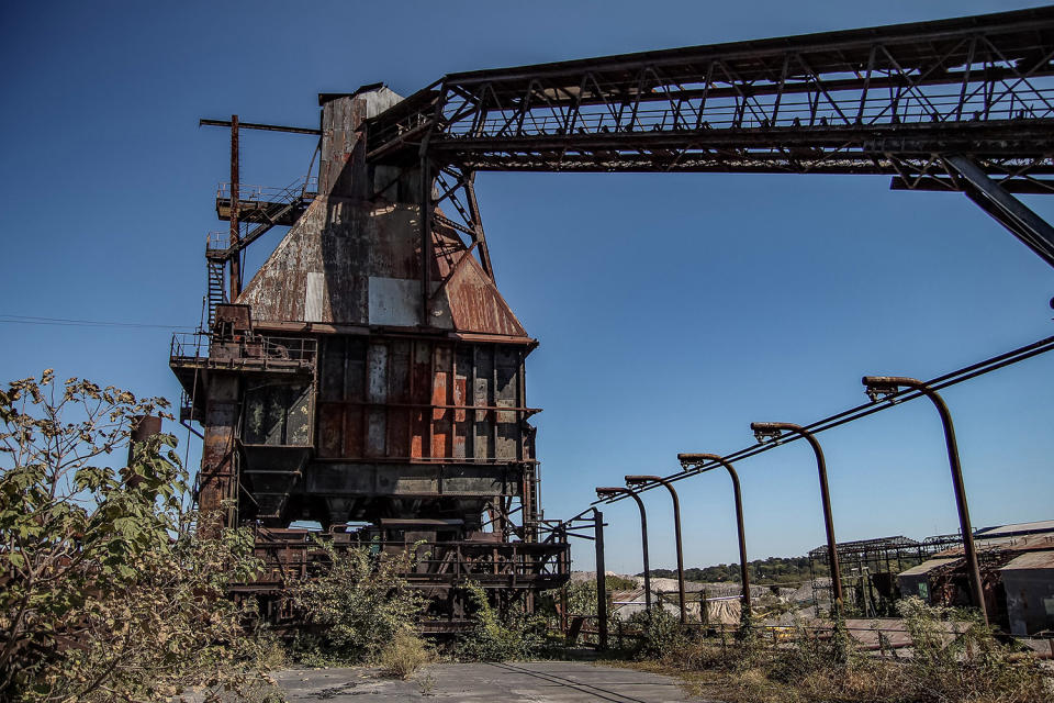 <p>Far from its heyday when it produced more than 250 tons of steel per day, this steelworks in Birmingham, Ala., has lain dormant for 40 years, a sad ode to its long forgotten wonder years. (Photo: Abandoned Southeast/Caters News) </p>