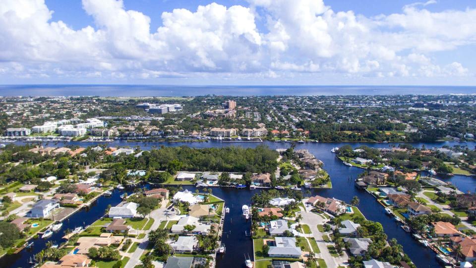 Aerial view of real estate in Palm Beach Gardens, FL - Image.