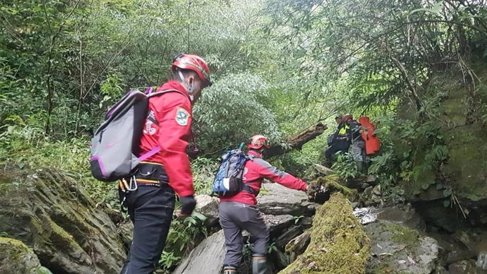 神鷹山搜隊清境中隊也出動7人前往救援。（圖／翻攝自南投縣山區救災防護協會(神鷹山區搜救隊 清境中隊)臉書）