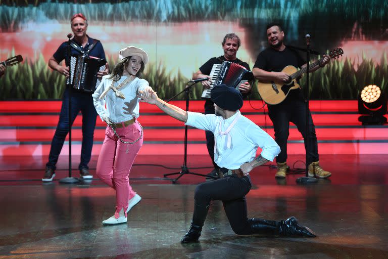 La exparticipante de Gran Hermano contó con la presencia de Los Alonsitos tocando en vivo