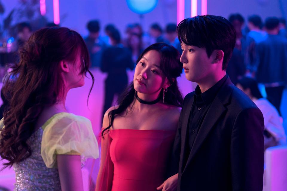 Anna Cathcart as Kitty Song Covey, Gia Kim as Yuri, and Minyeong Choi as Dae in XO, Kitty