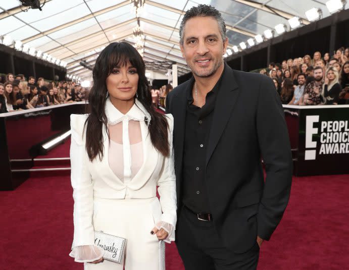 SANTA MONICA, CALIFORNIA – NOVEMBER 10: 2019 E! PEOPLE’S CHOICE AWARDS — Pictured: (l-r) Kyle Richards and Mauricio Umansky arrive to the 2019 E! People’s Choice Awards held at the Barker Hangar on November 10, 2019. — NUP_188990 (Photo by Todd Williamson/E! Entertainment/NBCU Photo Bank via Getty Images)