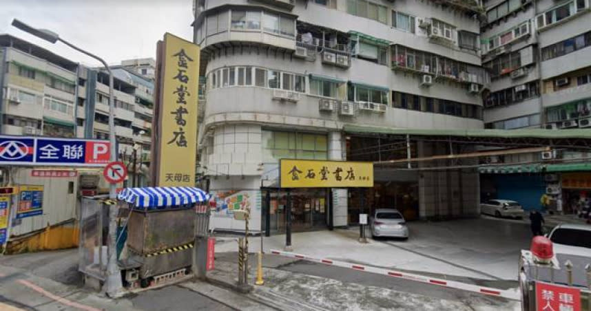 金石堂天母店佇立當地30年，可惜在11月底要熄燈，讓當地人感慨不已。（圖／翻攝自Google Map）