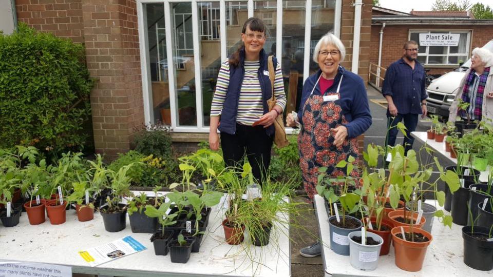 York Press: evento de recaudación de fondos para la venta de plantas