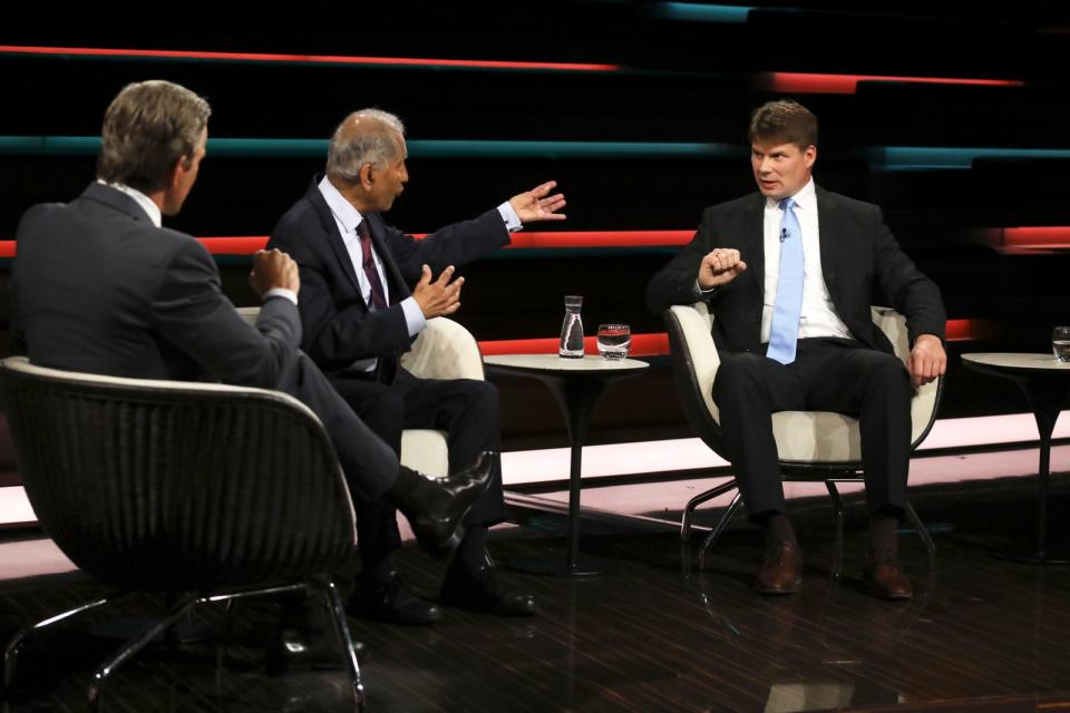 Klimaforscher Mojib Latif (Mitte) und AfD-Politiker Steffen Kotré (rechts) kamen bei "Markus Lanz" auf keinen gemeinsamen Nenner. (Bild: ZDF / Cornelia Lehmann)