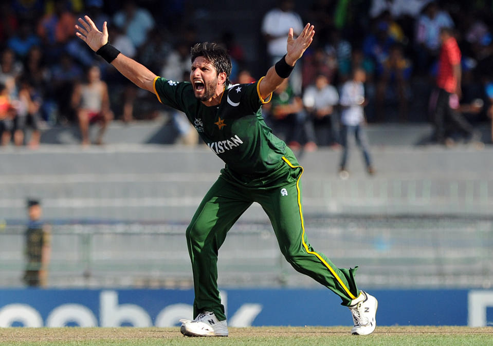 Pakistan cricketer Shahid Afridi successfully appeals for a Leg Before Wicket (LBW) decision against South African cricketer Jean-Paul Duminy during the ICC Twenty20 Cricket World Cup's Super Eight match between South Africa and Pakistan at the R. Premadasa Stadium in Colombo on September 28, 2012. AFP PHOTO / Ishara S.KODIKARA