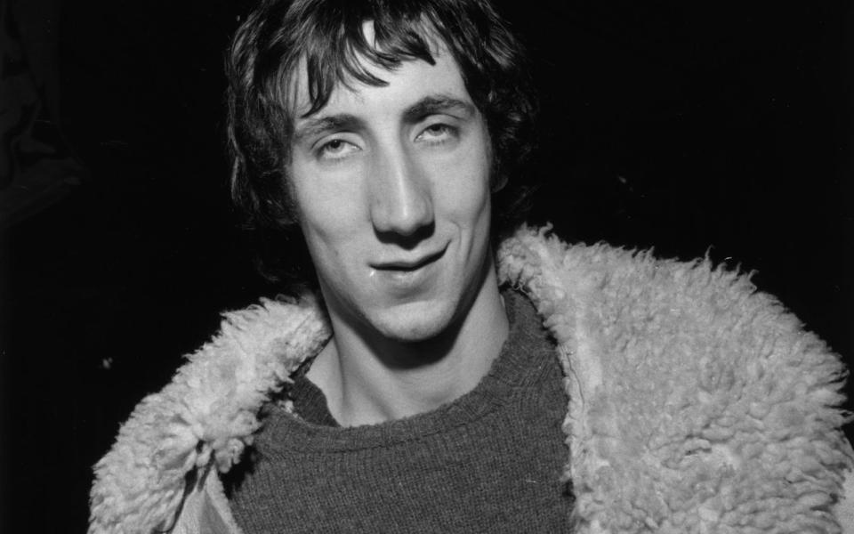 Er veröffentlichte zuletzt mit seiner Band The Who wieder ein neues Album: Gitarrist Pete Townshend, fotografiert bei der Aufzeichnung des Rolling-Stones-TV-Specials "Rock'n'Roll Circus" 1968. (Bild: Mike Lawn/Fox Photos/Getty Images)